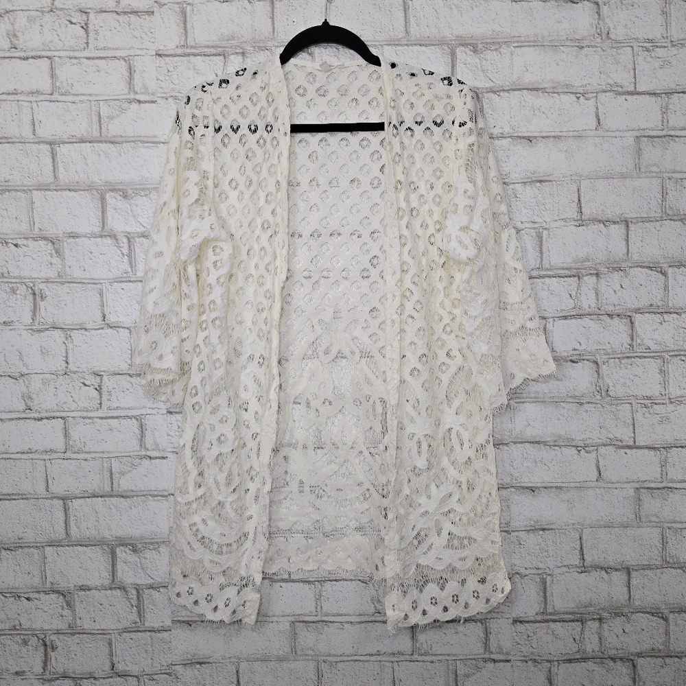 Maurices cute white lace kimono‎ top